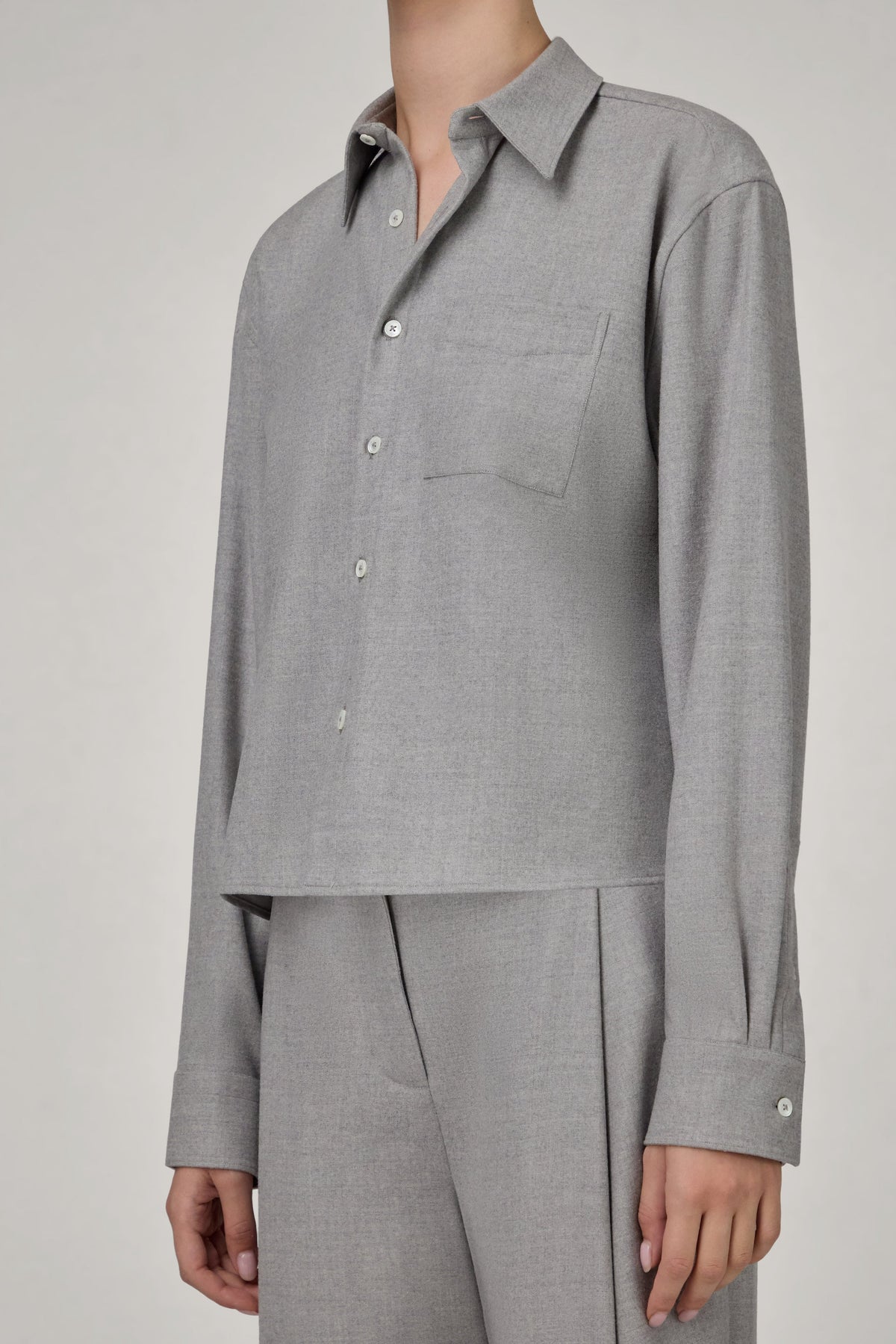 The Crop Shirt In Light Grey