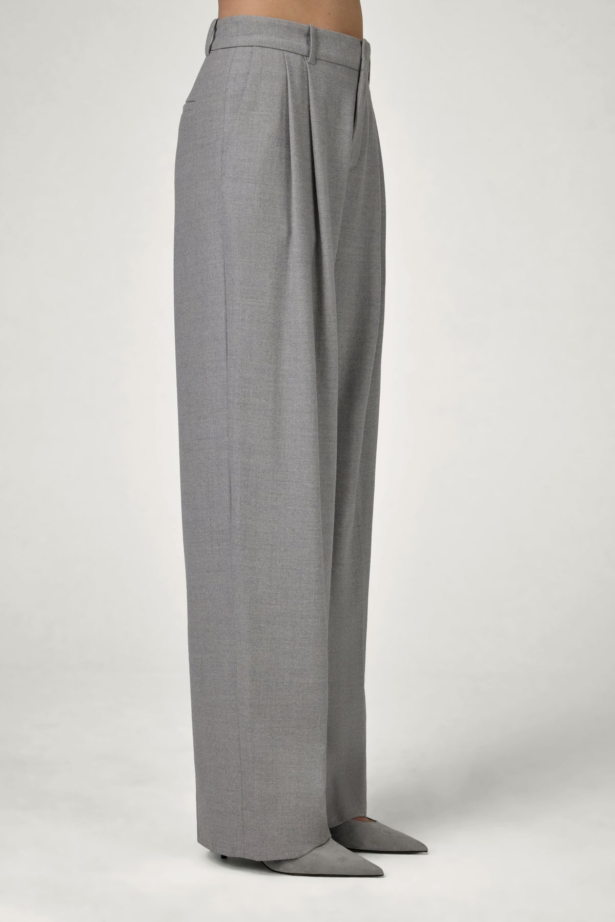 The Dolce Vita Pants in Light Grey