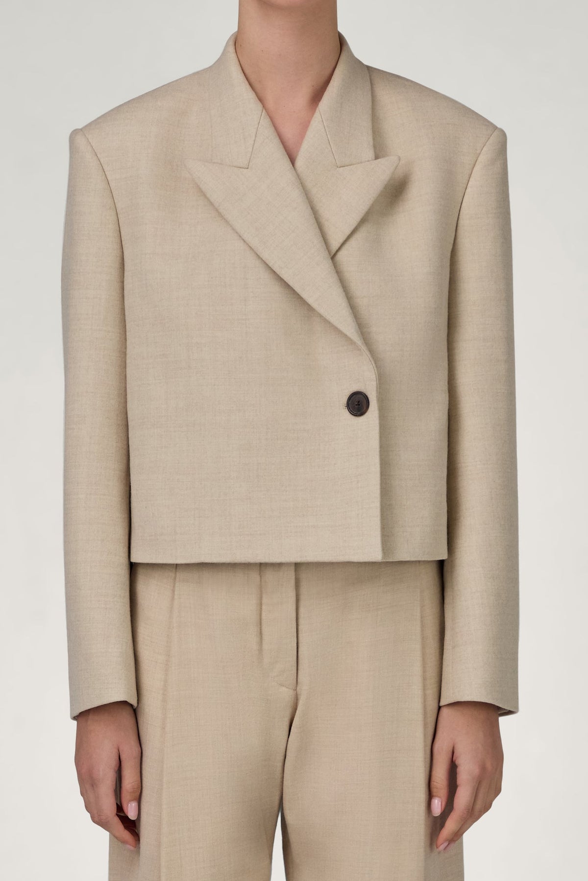 THE JACKET IN CREAM