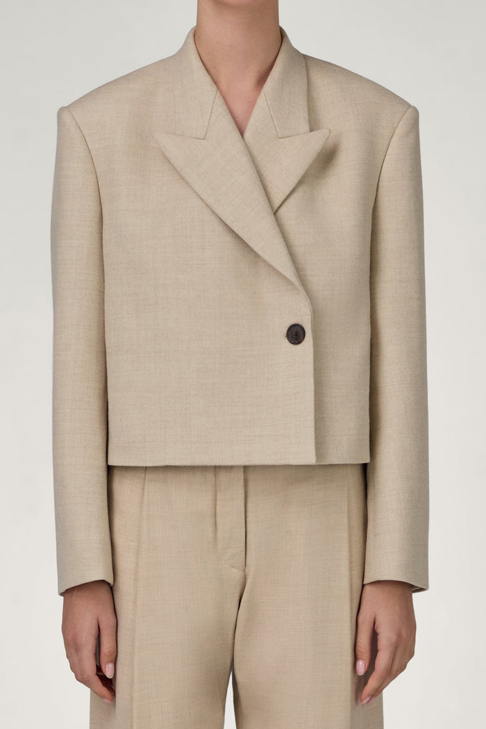 THE JACKET IN CREAM