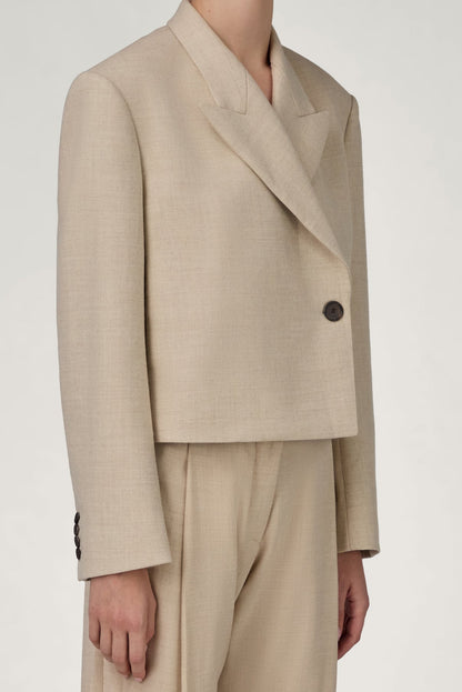 THE JACKET IN CREAM