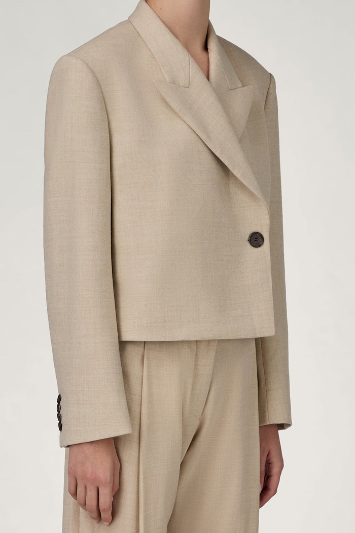 THE JACKET IN CREAM